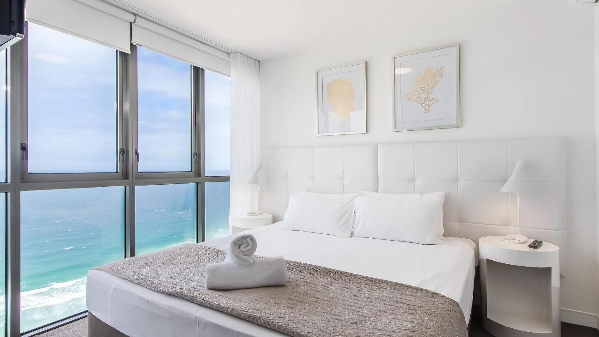 Premium Oceanfront Unit At Rhapsody Surfers Paradise Gold Coast 0*,